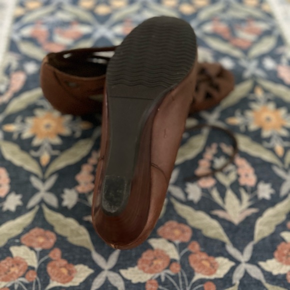 Coach and four CUTOUT OPEN TOE WEDGE BROWN LACEUP SANDALS SHOES WOMENS 7.5 NWOT - Picture 4 of 6